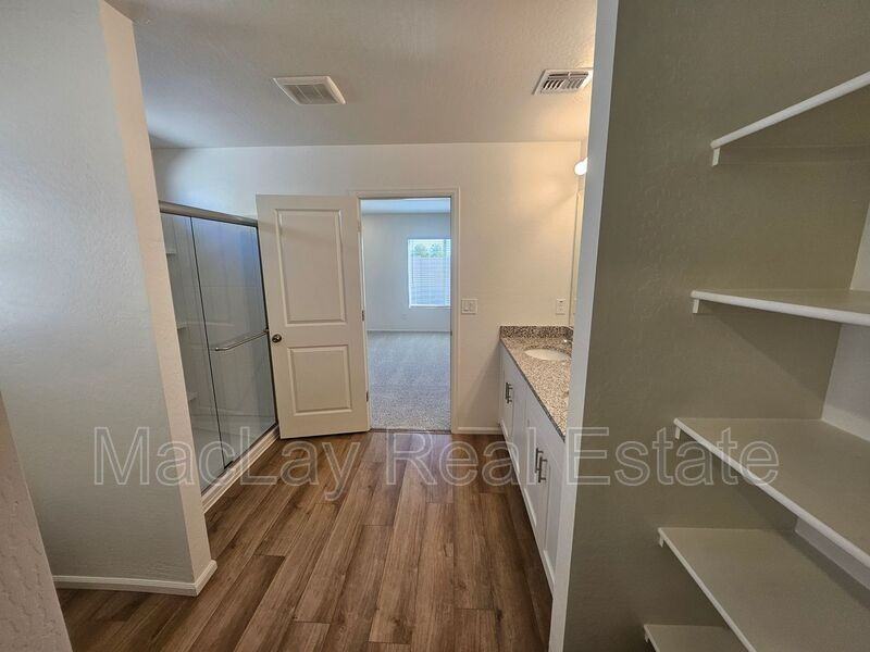 1390 W Aztec Dr - Photo 7 of 19