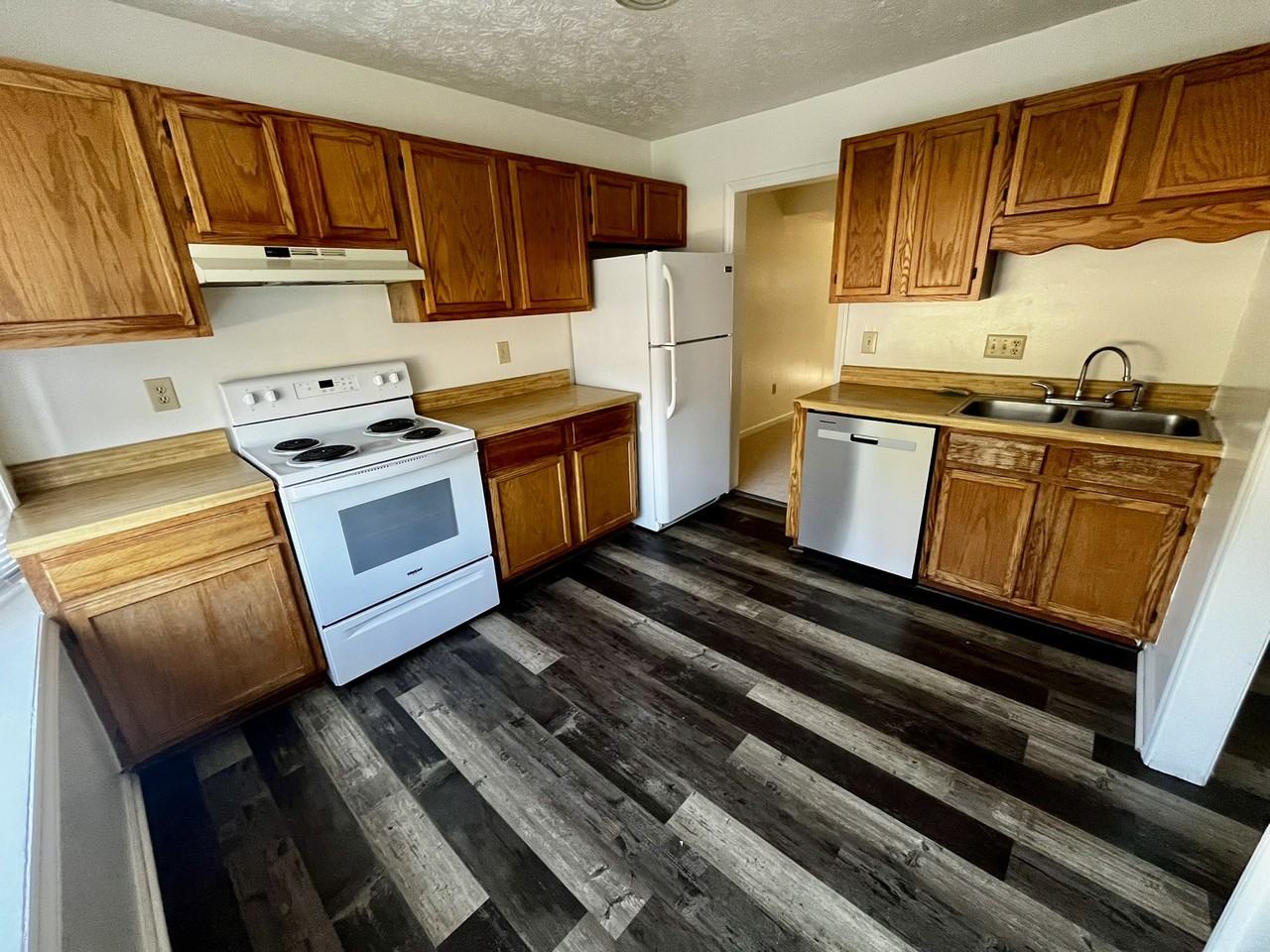 1683 York Dr - Photo 2 of 20