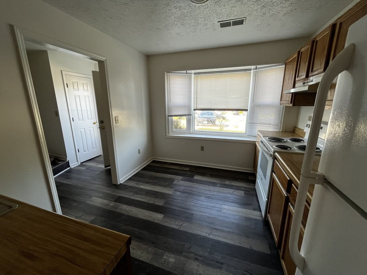 1683 York Dr - Photo 3 of 20