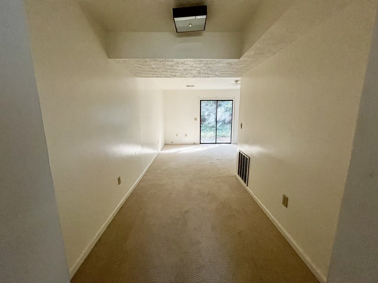 1683 York Dr - Photo 5 of 20