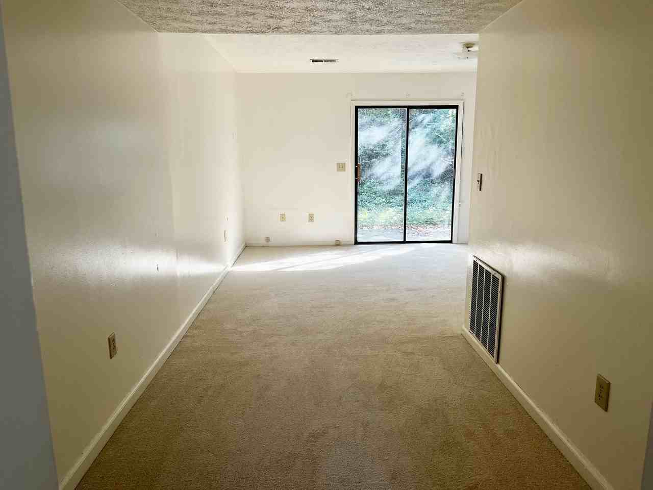 1683 York Dr - Photo 6 of 20