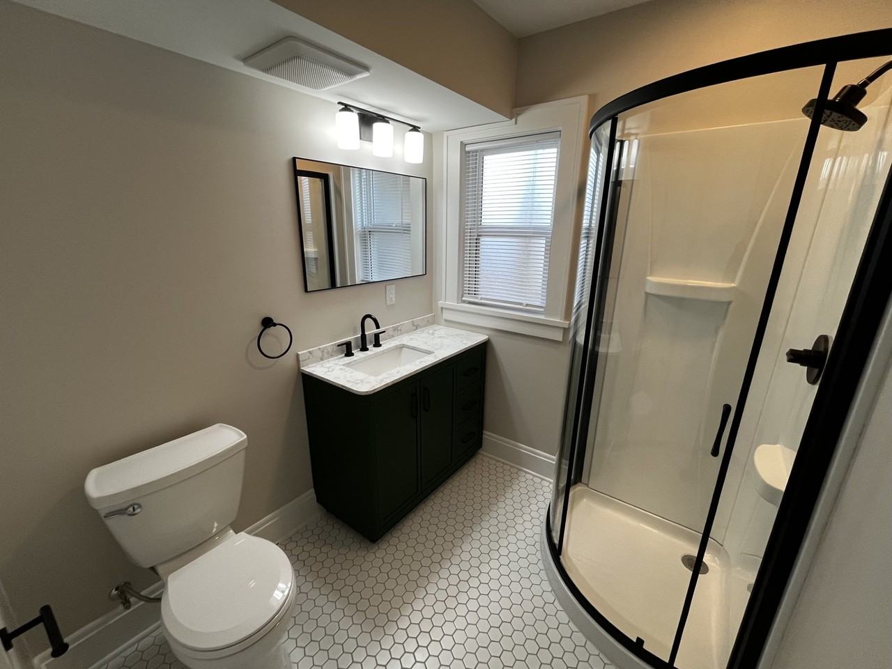 1008 E 4Th St - Photo 5 of 9