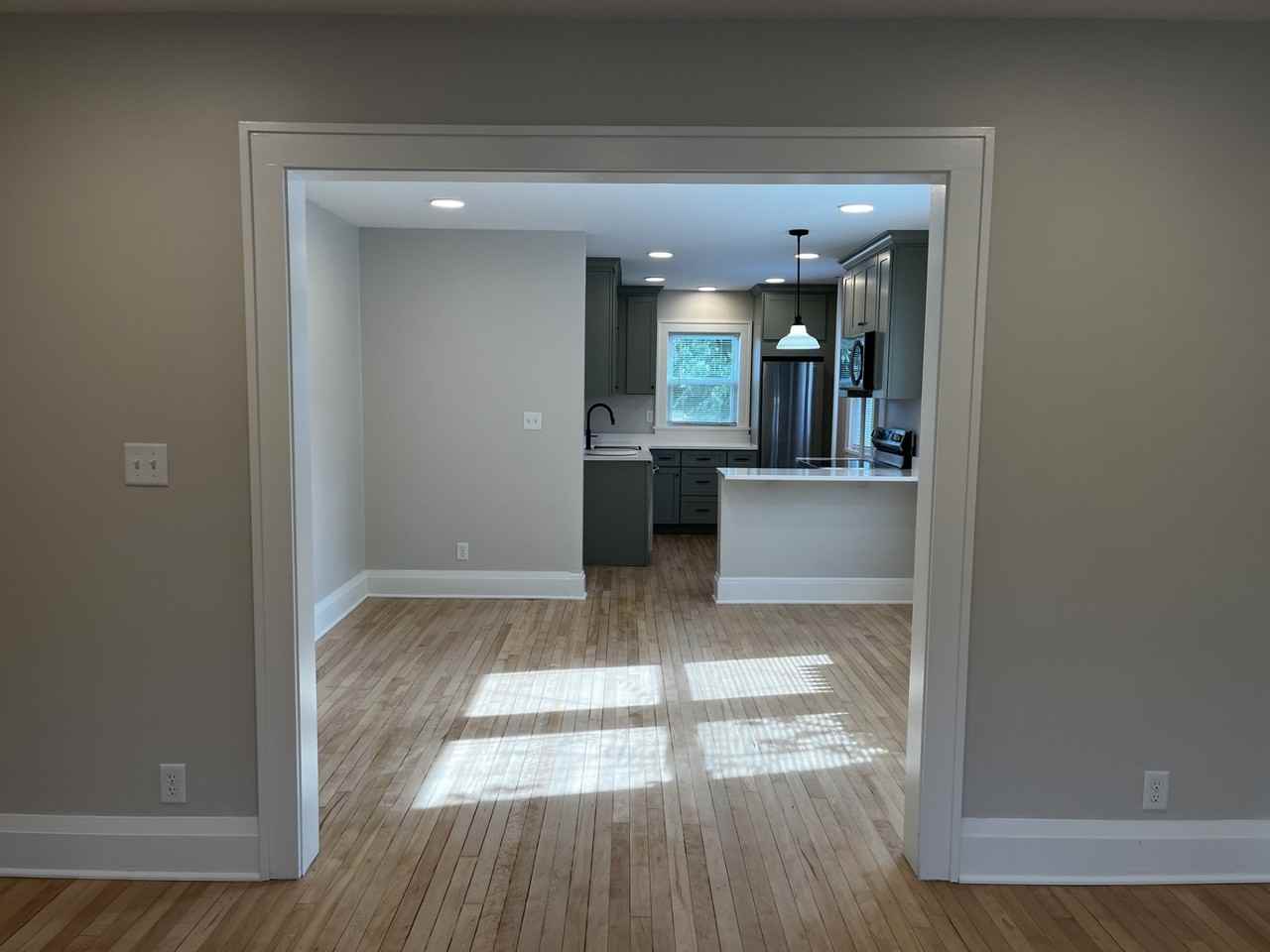 1008 E 4Th St - Photo 6 of 9