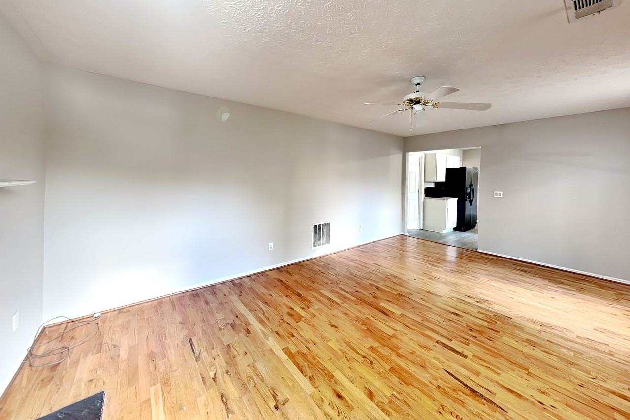 7185 Lone Oak Way - Photo 5 of 29