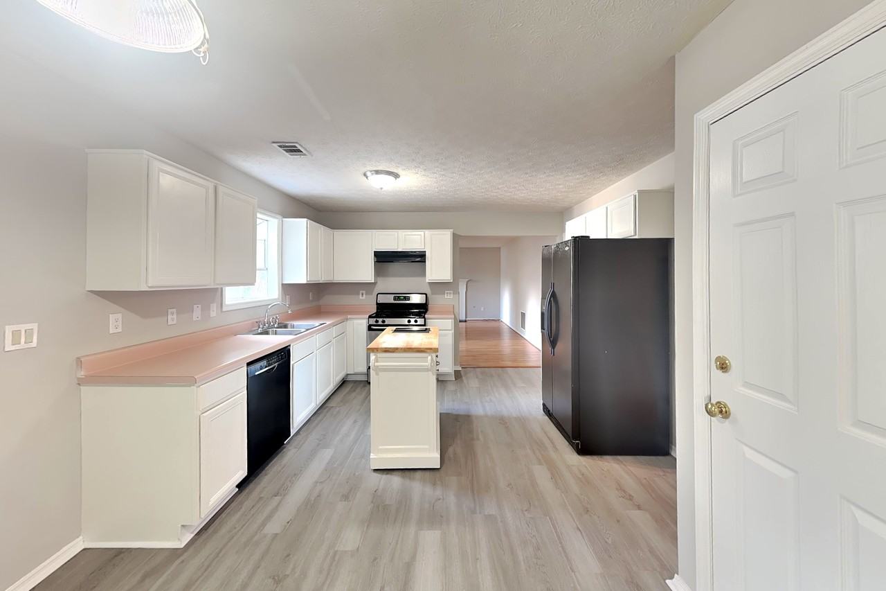 7185 Lone Oak Way - Photo 6 of 29