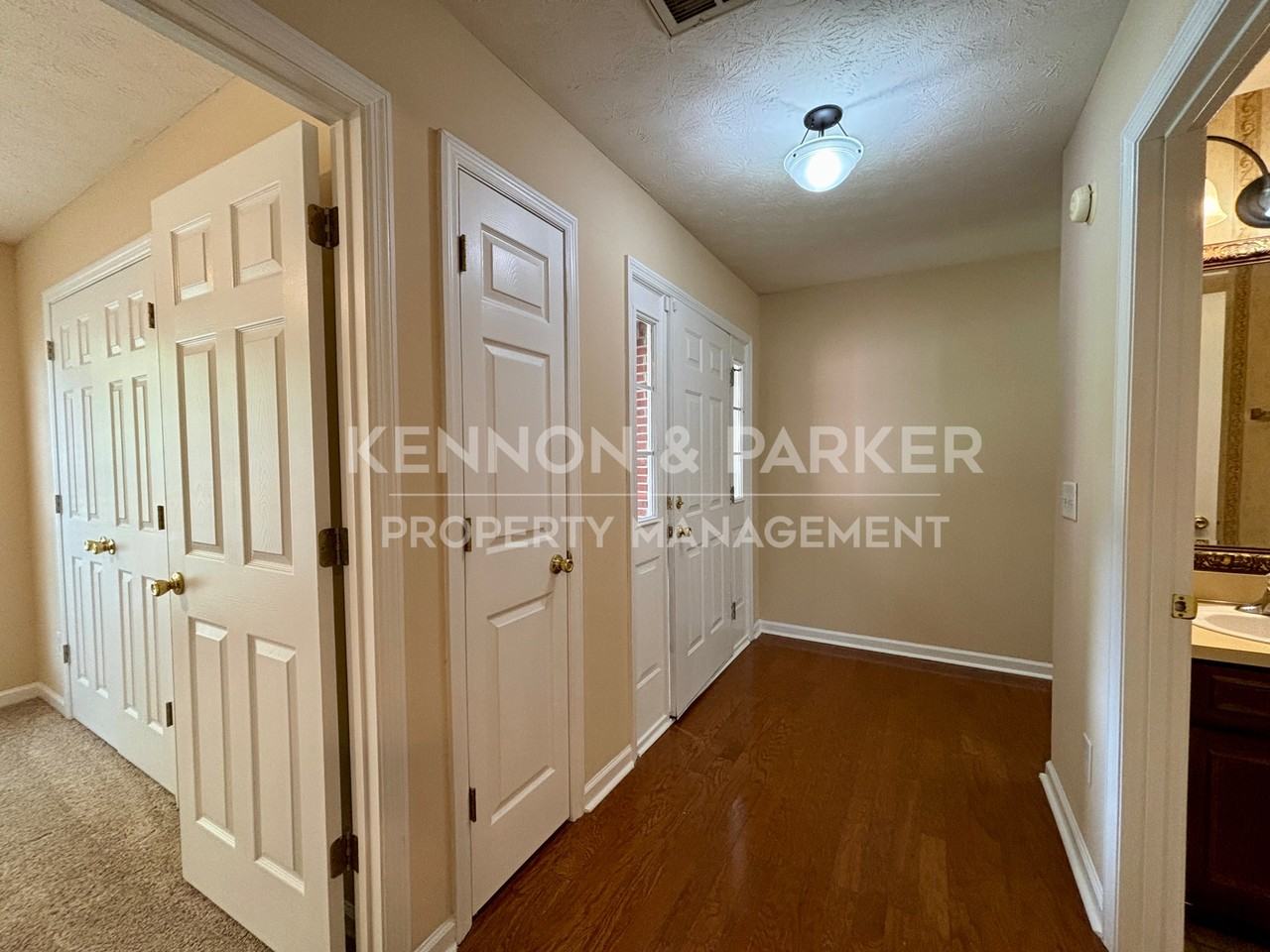 14 Lincolnshire Ln - Photo 3 of 17