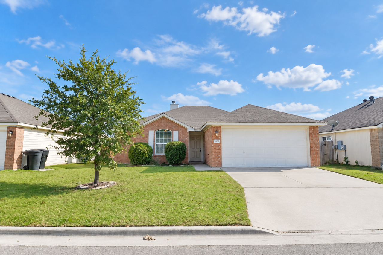 1707 Wood Creek Dr - Photo 2 of 16