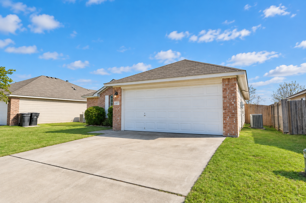 1707 Wood Creek Dr - Photo 3 of 16