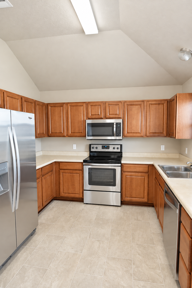1707 Wood Creek Dr - Photo 4 of 16