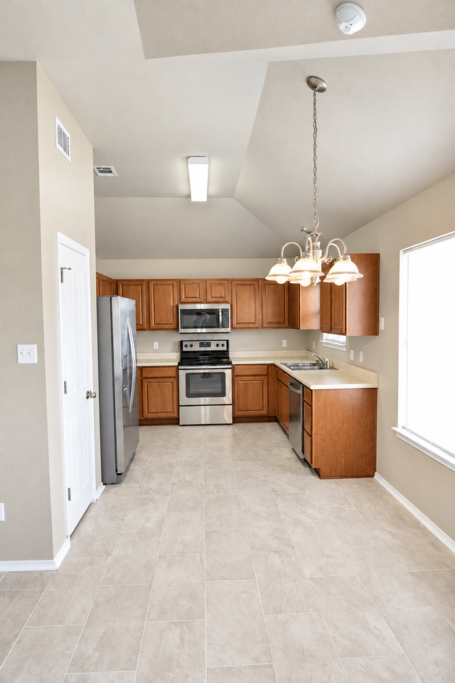 1707 Wood Creek Dr - Photo 5 of 16