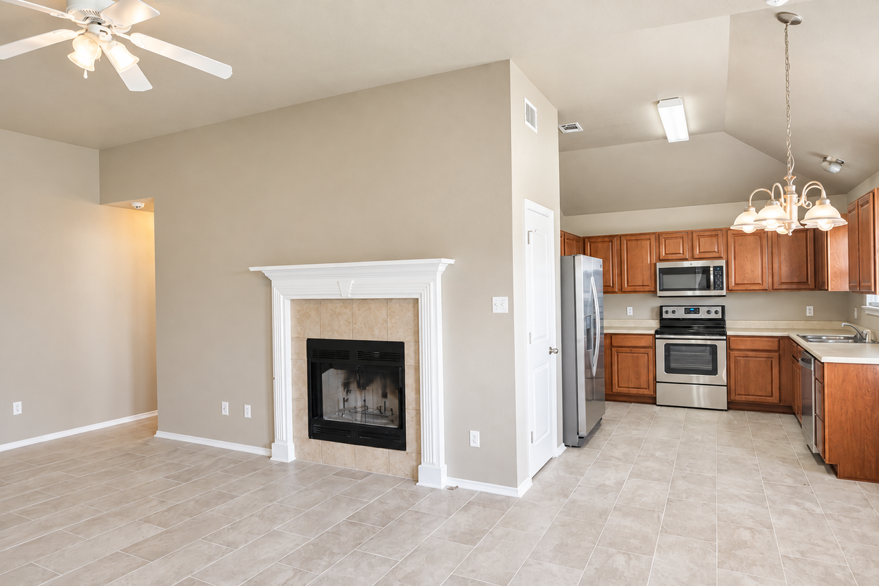 1707 Wood Creek Dr - Photo 6 of 16
