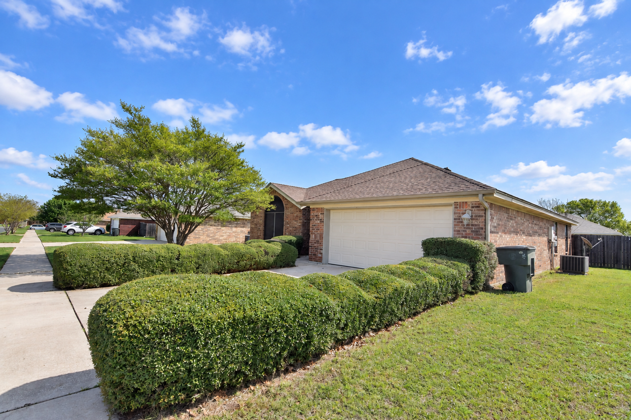 4906 Chad Dr - Photo 2 of 21
