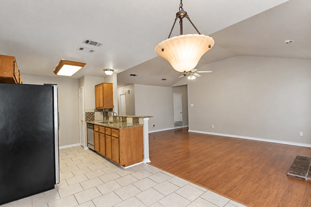 4906 Chad Dr - Photo 4 of 21