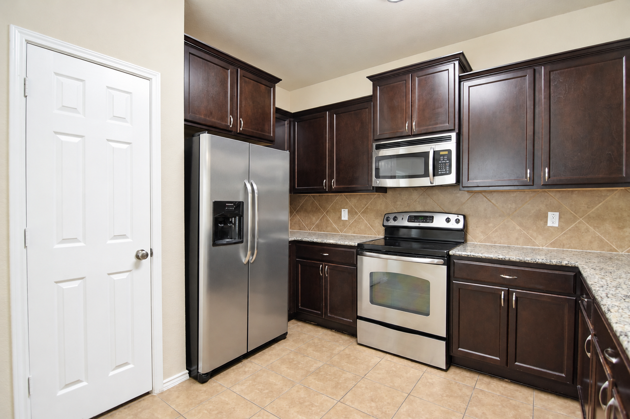 9602 Shimla Dr - Photo 4 of 50