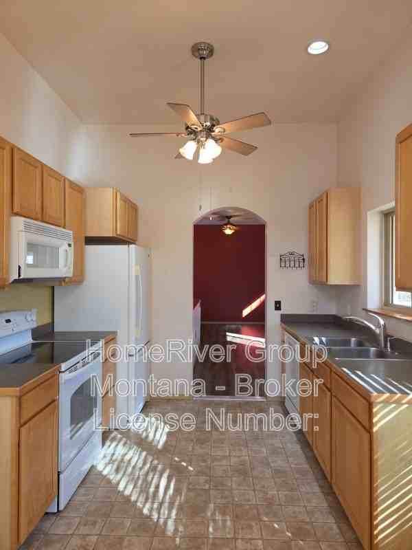516 Connor Ct - Photo 4 of 45