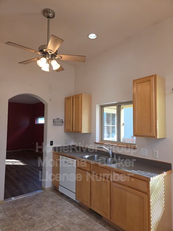 516 Connor Ct - Photo 7 of 45