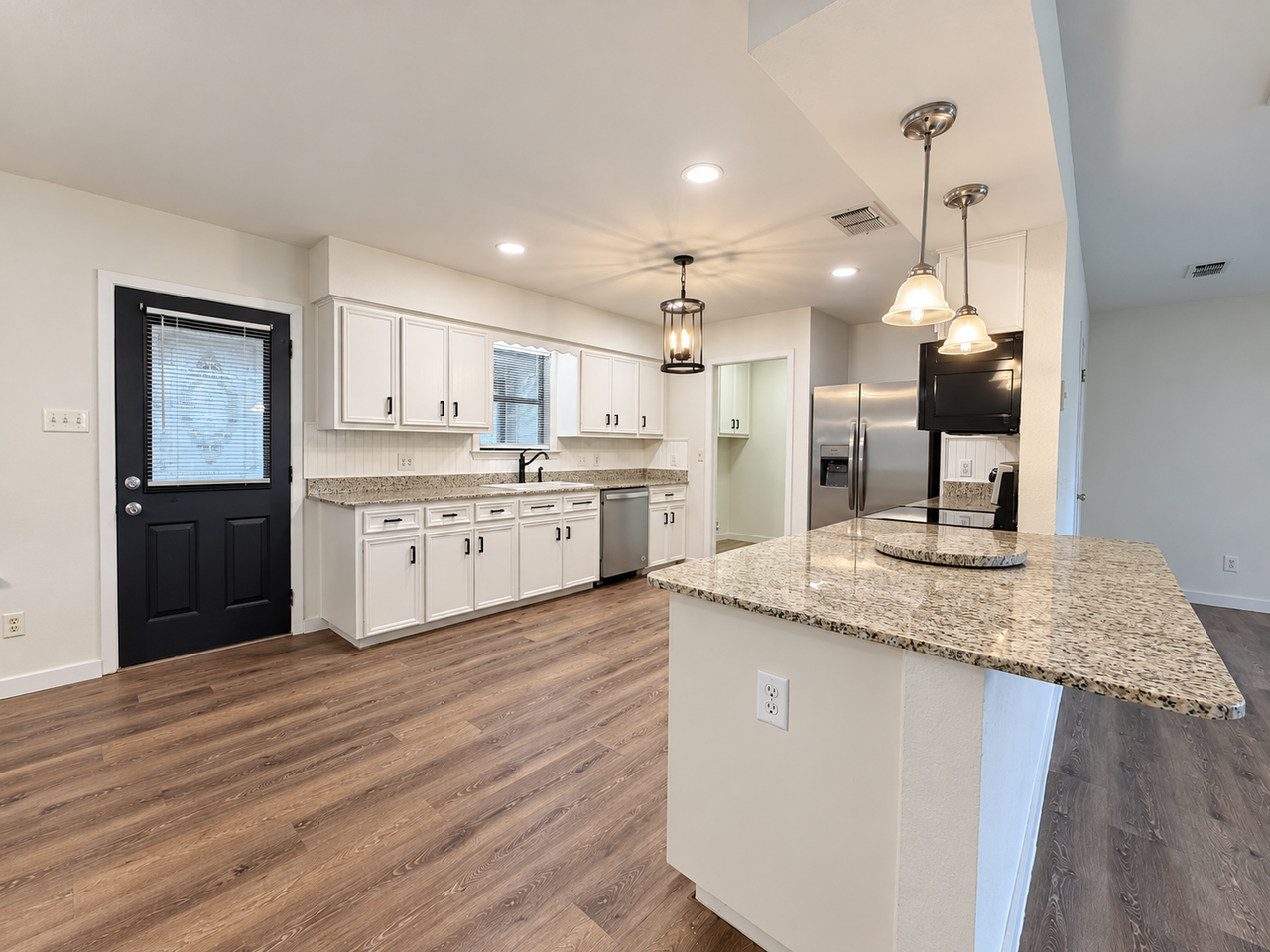 811 N 4th St - Photo 4 of 26