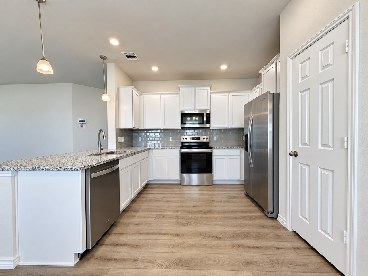 1737 Horatio St - Photo 4 of 21
