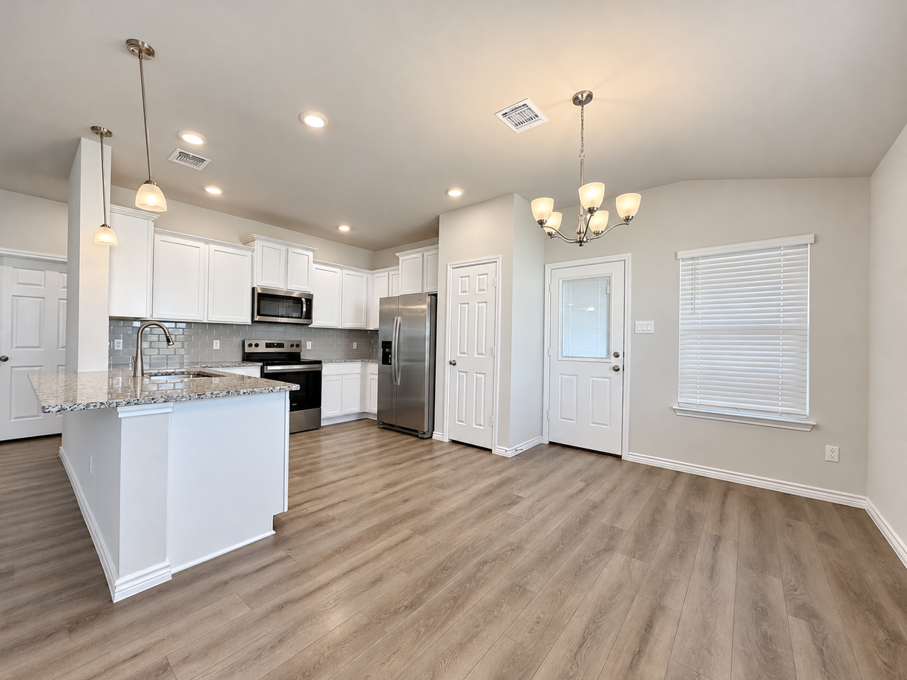 1737 Horatio St - Photo 6 of 21
