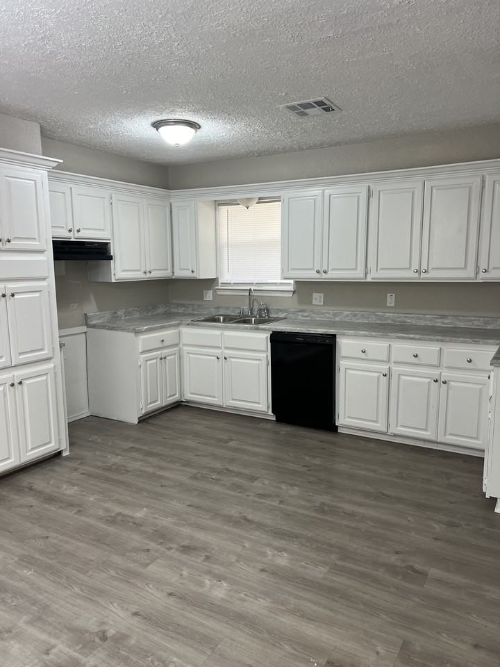 120 Ne 11th St - Photo 4 of 13