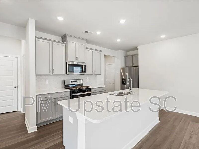 120 Gardner Ave - Photo 3 of 12