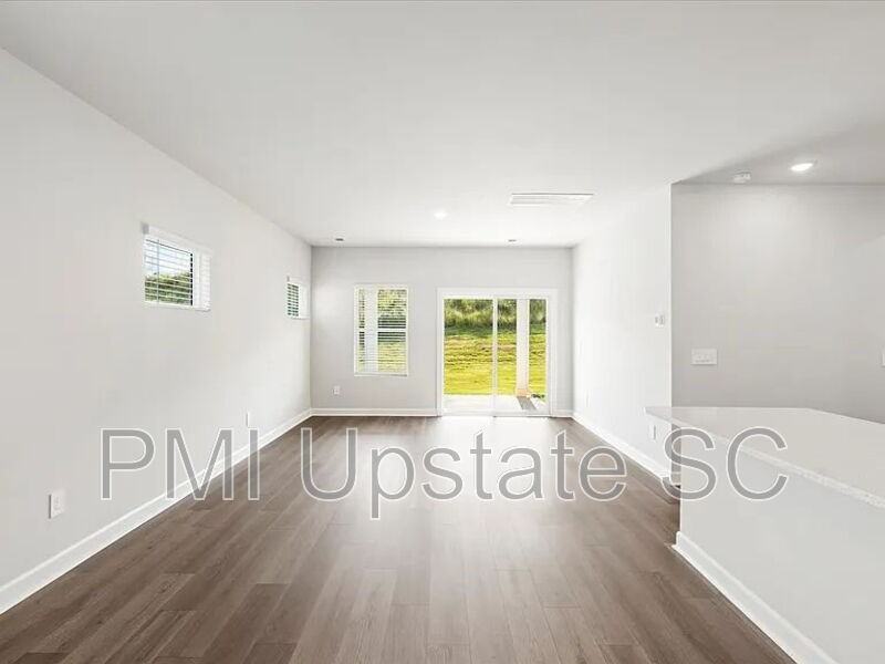 120 Gardner Ave - Photo 4 of 12