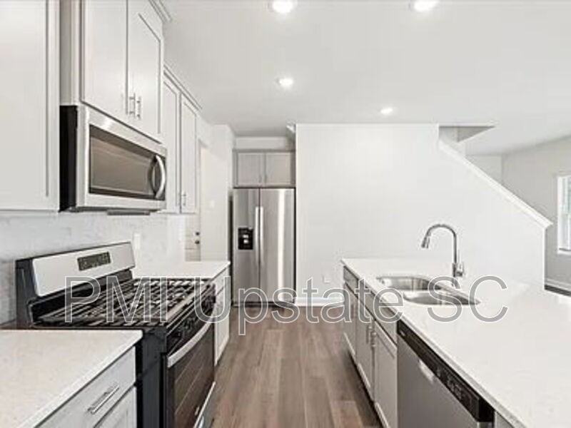 120 Gardner Ave - Photo 5 of 12