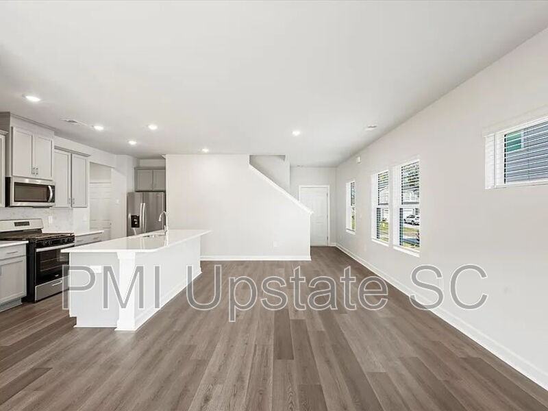 120 Gardner Ave - Photo 6 of 12