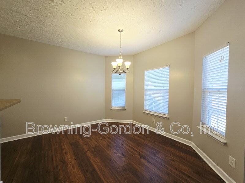 204 Sundown Dr - Photo 5 of 19