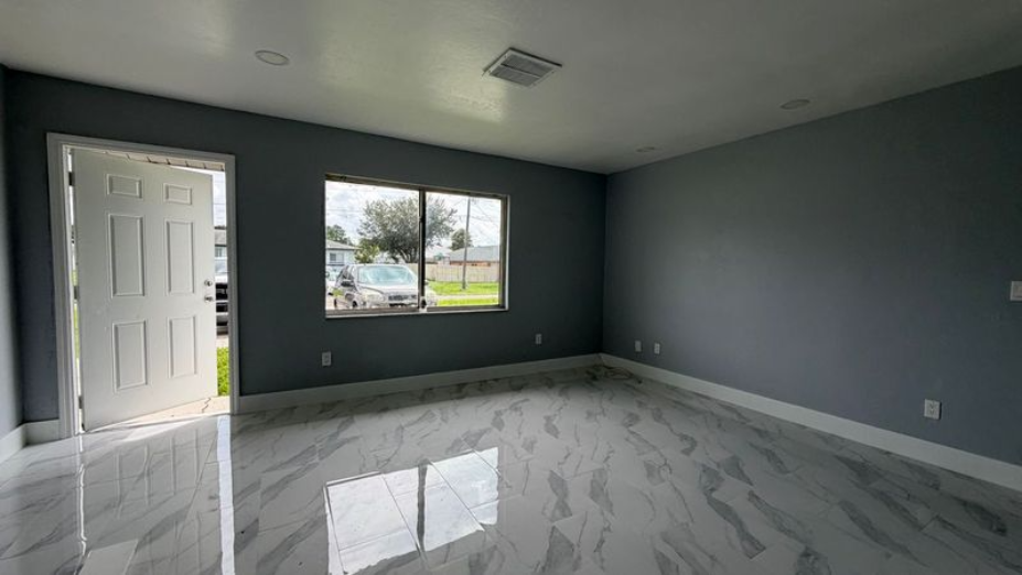 138 Gordon Ave S - Photo 2 of 9
