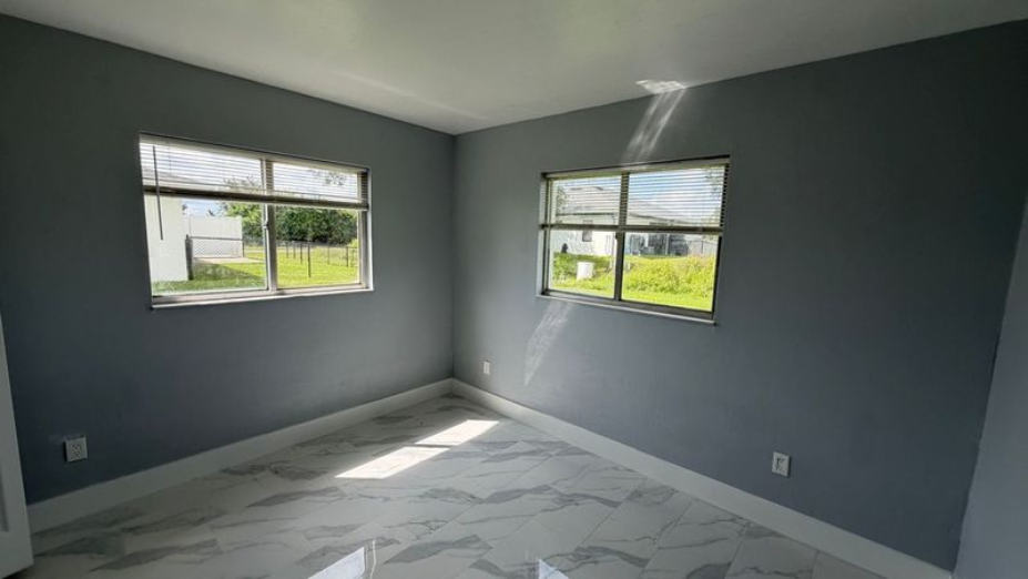 138 Gordon Ave S - Photo 4 of 9