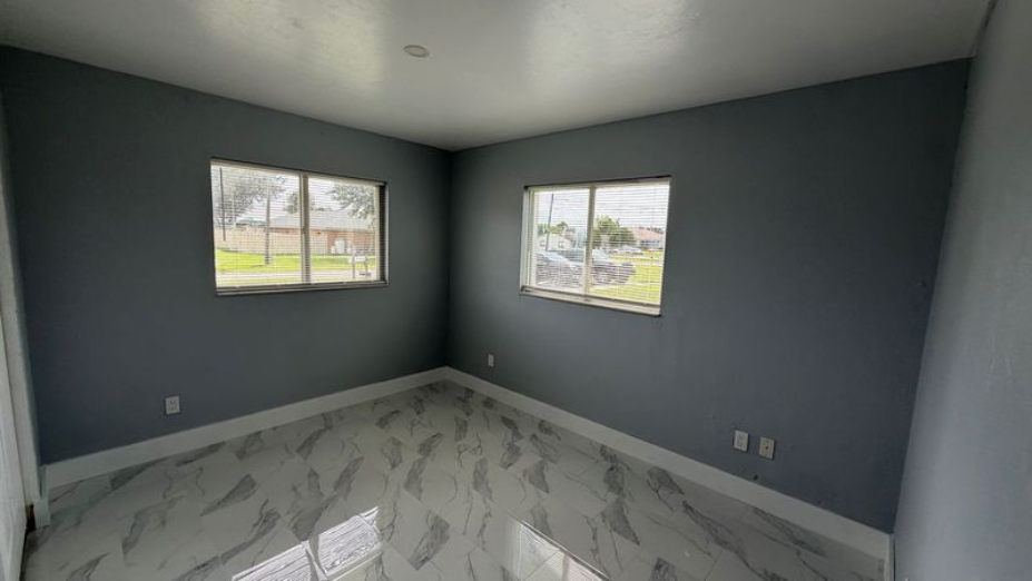 138 Gordon Ave S - Photo 6 of 9