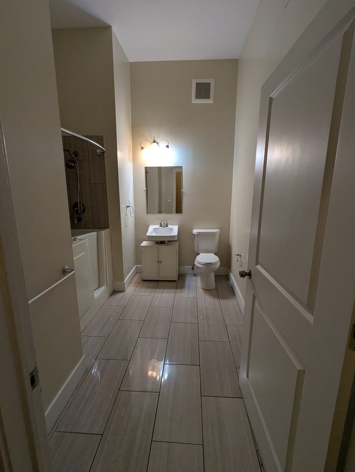 1618 Bank St - Photo 3 of 17
