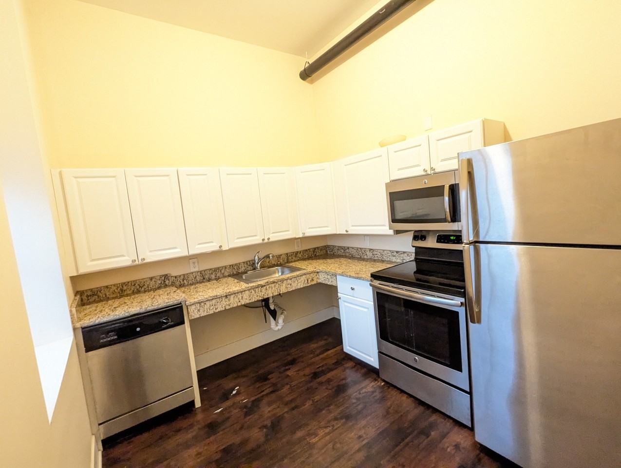 1618 Bank St - Photo 6 of 17