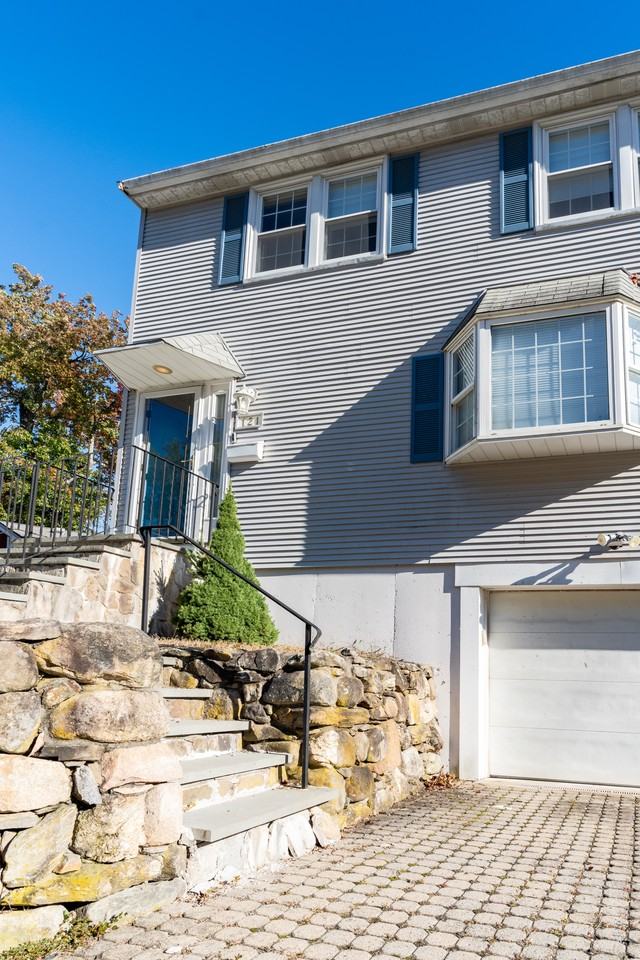 121 Hibiscus Ave - Photo 2 of 16
