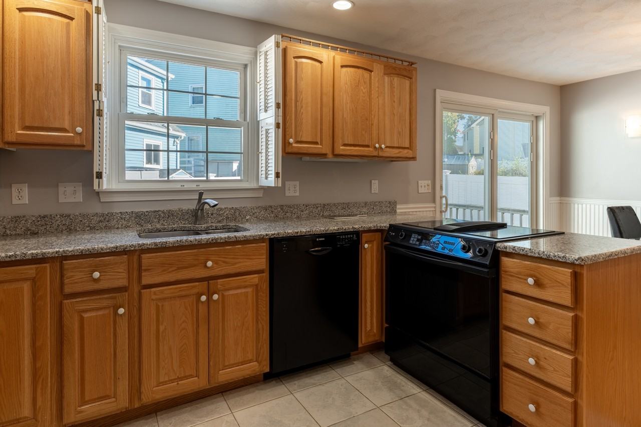 121 Hibiscus Ave - Photo 4 of 16