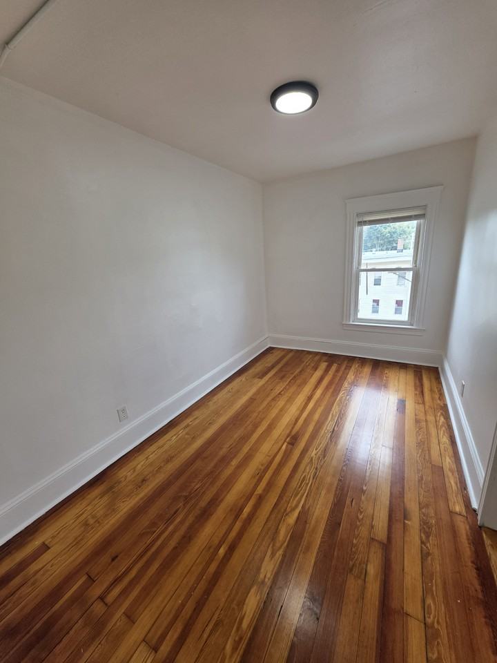 583 Willow St - Photo 4 of 9