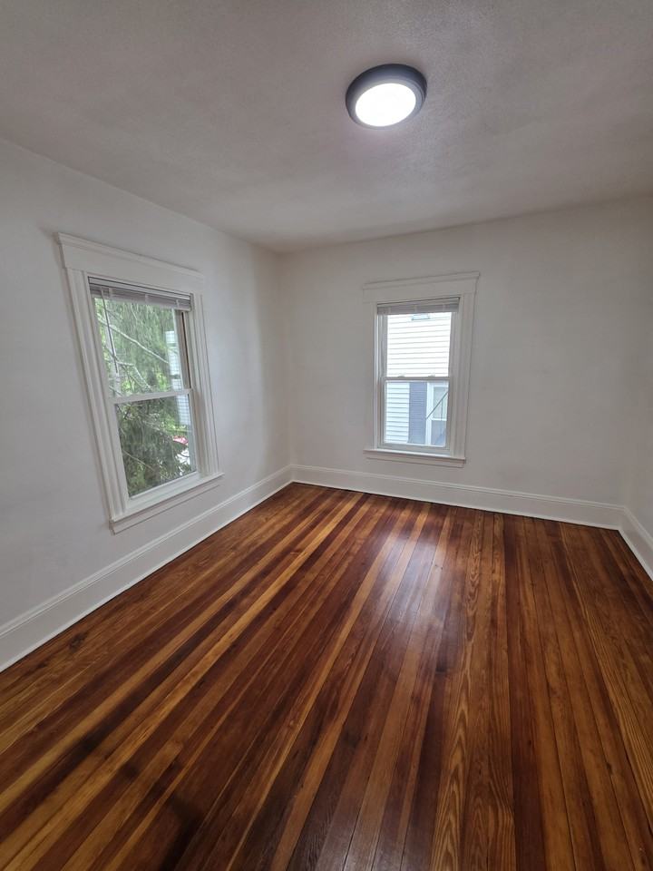 583 Willow St - Photo 5 of 9