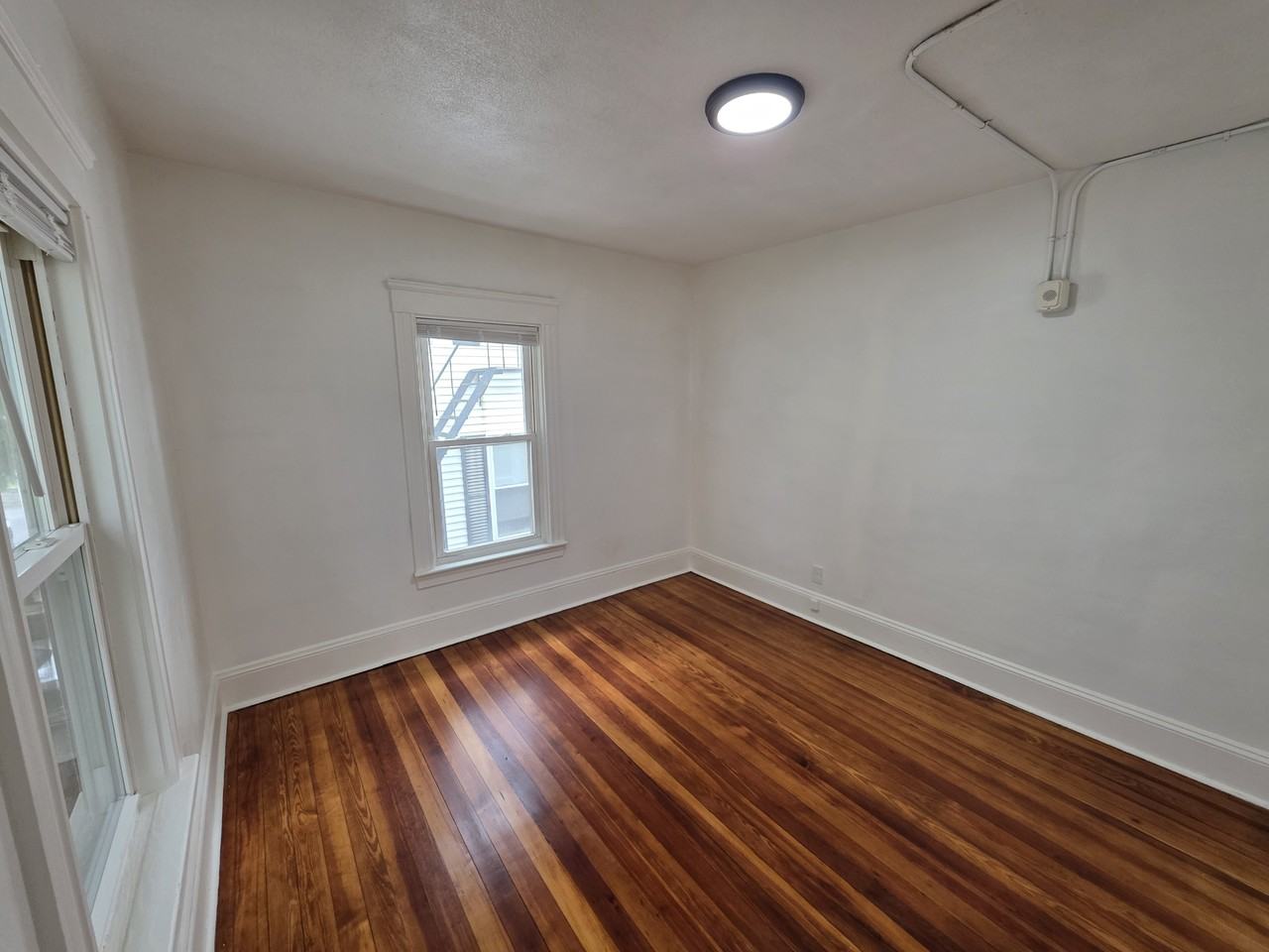 583 Willow St - Photo 6 of 9