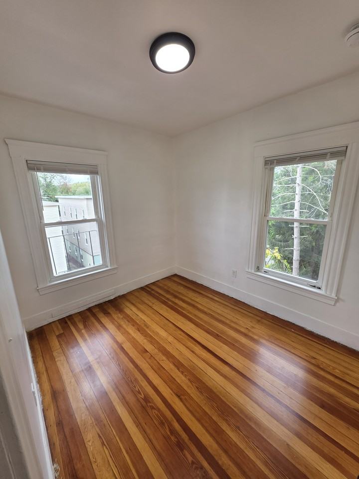 583 Willow St - Photo 7 of 9