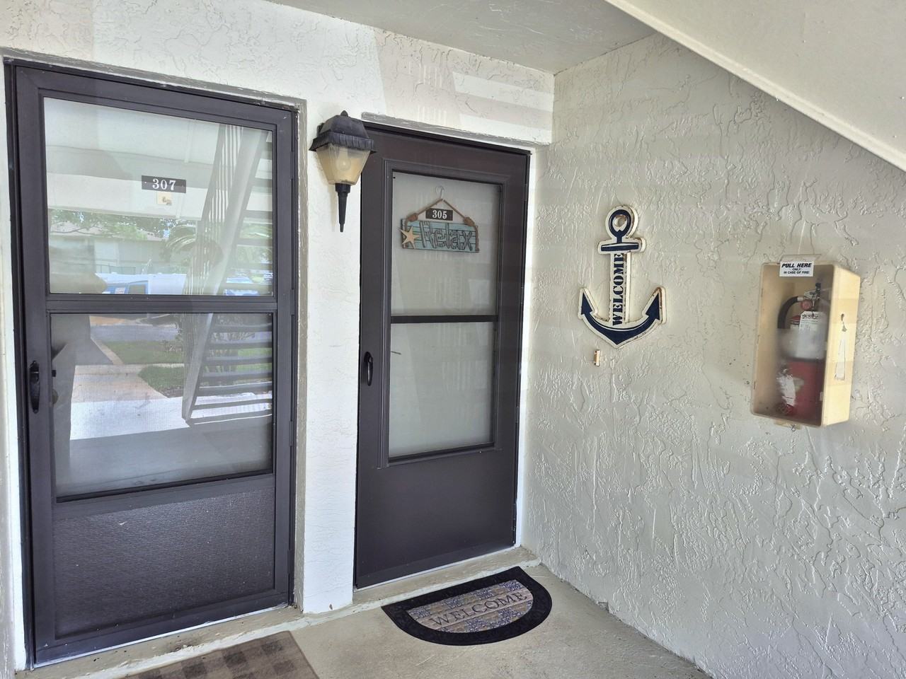 305 Meadow Ln - Photo 4 of 30