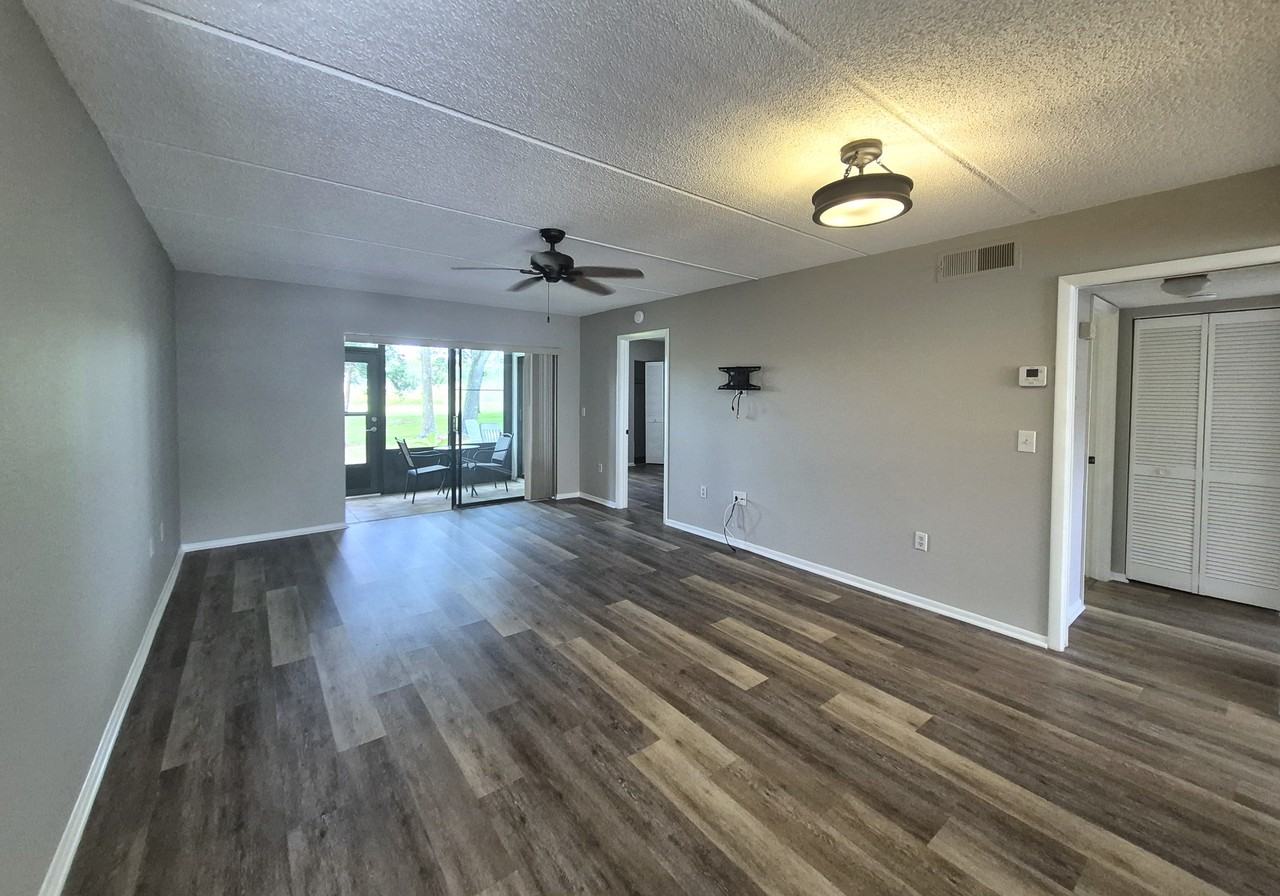305 Meadow Ln - Photo 5 of 30