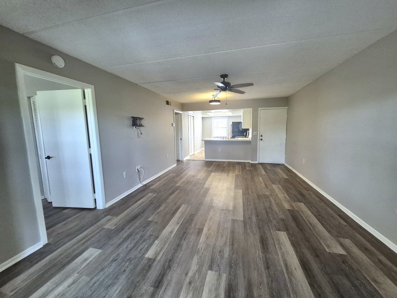 305 Meadow Ln - Photo 6 of 30