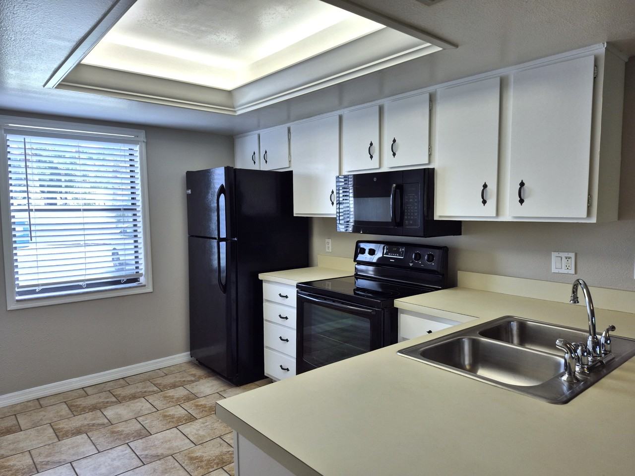 305 Meadow Ln - Photo 7 of 30