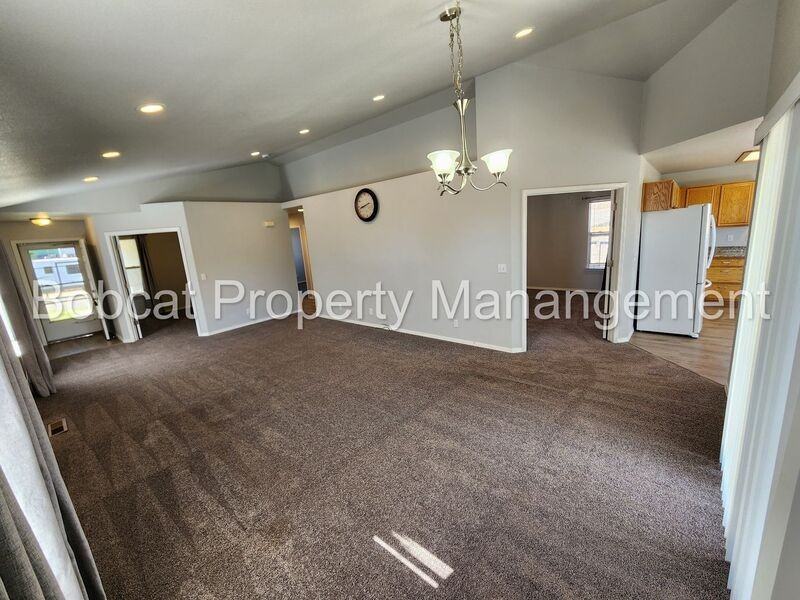 1001 Hillside Dr - Photo 5 of 28