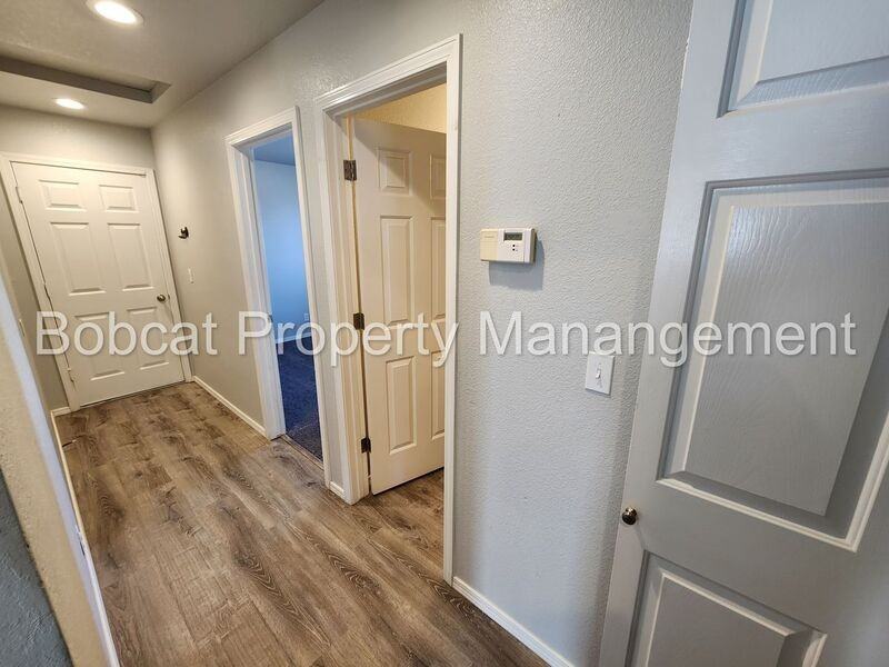 1001 Hillside Dr - Photo 6 of 28
