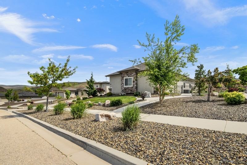 5030 W Parkridge Dr - Photo 2 of 50