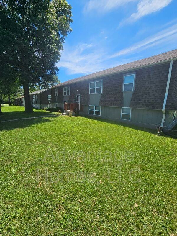 746 N 70th St - Photo 2 of 19