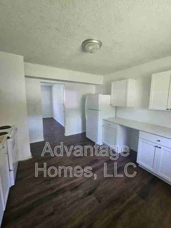 746 N 70th St - Photo 7 of 19