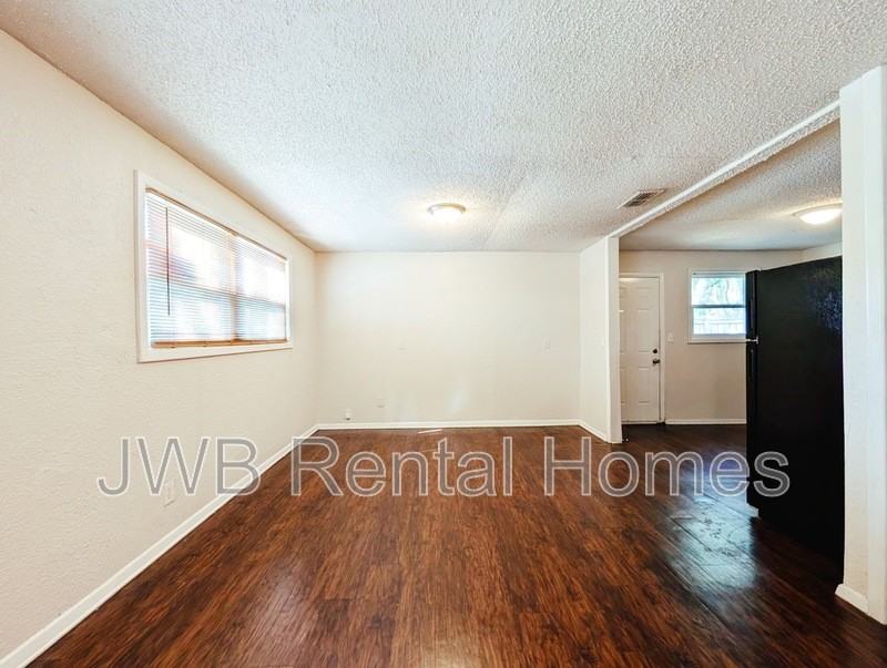 6735 Miss Muffet Ln N - Photo 4 of 14